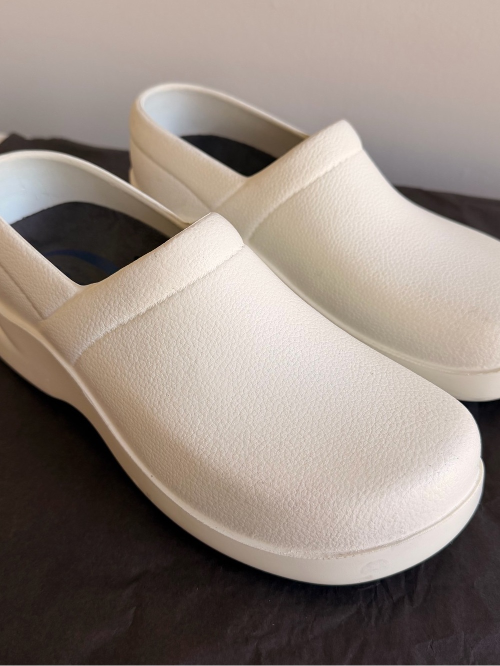 Women’s Slip-On Comfort Clogs - White